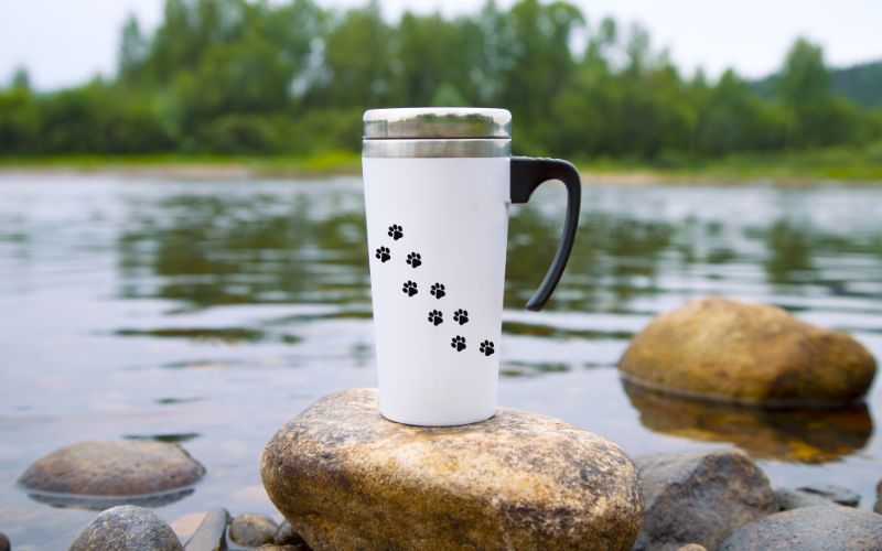 Le mug de voyage : Un accessoire essentiel pour les amateurs de café en déplacement