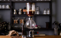Cafetière très spéciale, qui fait du café par un procédé peut commun, la décantation.
