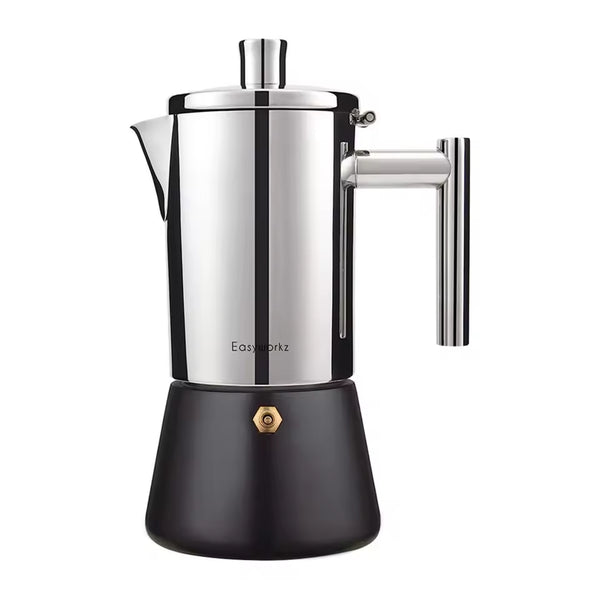 Cafetiere 6 Tasses en Acier Inoxydable Moderne, de couleur argenté, sur un fond blanc. Le socle, base du bas de la cafetiere est noir mat