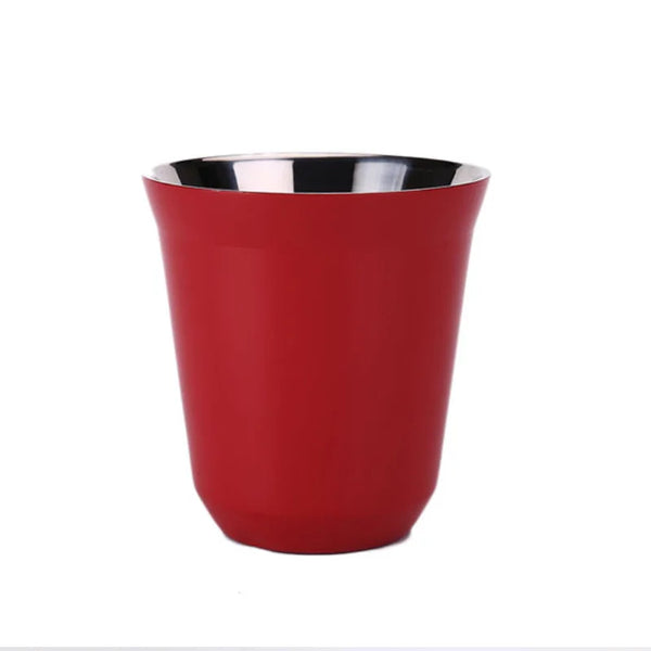 Tasse à Expresso Élégante en Acier Inoxydable, rouge sur un fond blanc.