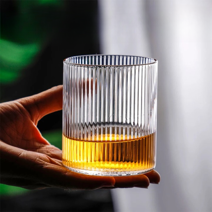Horae - Théière en verre transparent 700 ml avec filtre en inox de - Verre borosilicate résistant à la forte chaleur - Bouchon en liège - Une théière idéale pour infuser des Horae - Théière en verre transparent 700 ml avec filtre en inox de - Verre borosilicate résistant à la forte chaleur - Bouchon en liège - Une théière idéale pour infuser des